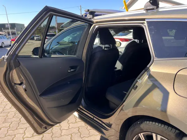 Toyota Corolla Touring Sports 1.8 Hybrid Comfort+P.Sport 6