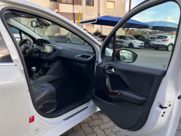 Peugeot 208 1.6 BlueHDI Roland Garros 12