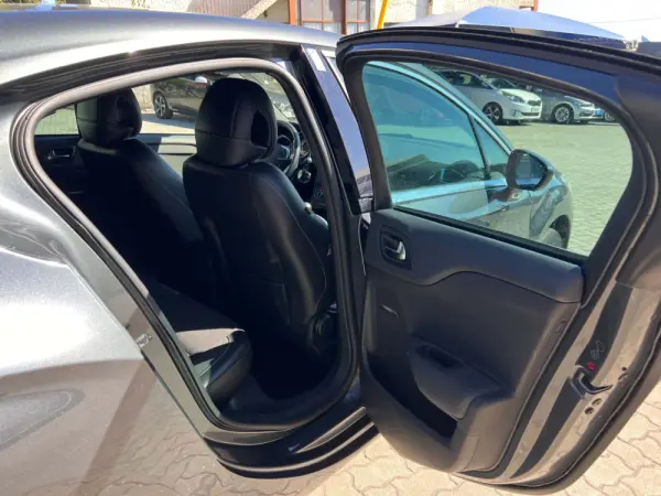 Citroen DS4 1.6 e-HDi So Chic 11
