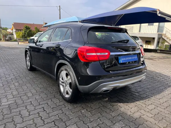Mercedes-Benz GLA 200 d Aut. 4