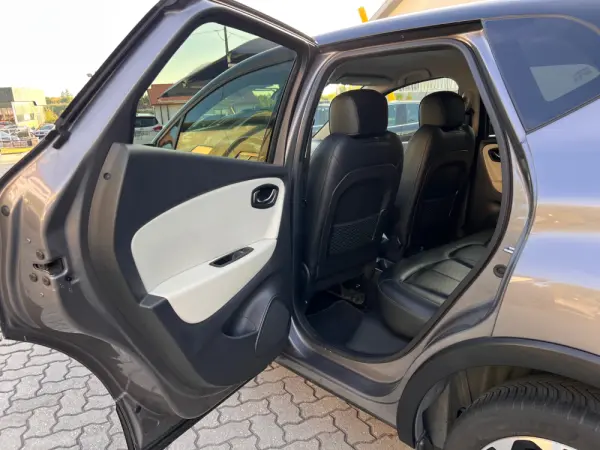 Renault Captur 0.9 TCE Initiale Paris 6