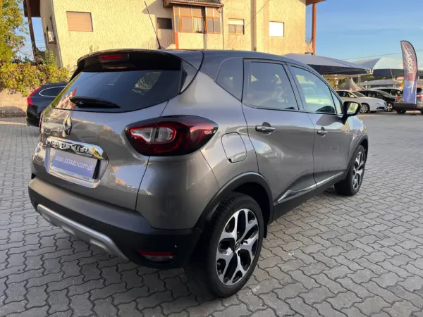 Renault Captur 0.9 TCE Initiale Paris 4