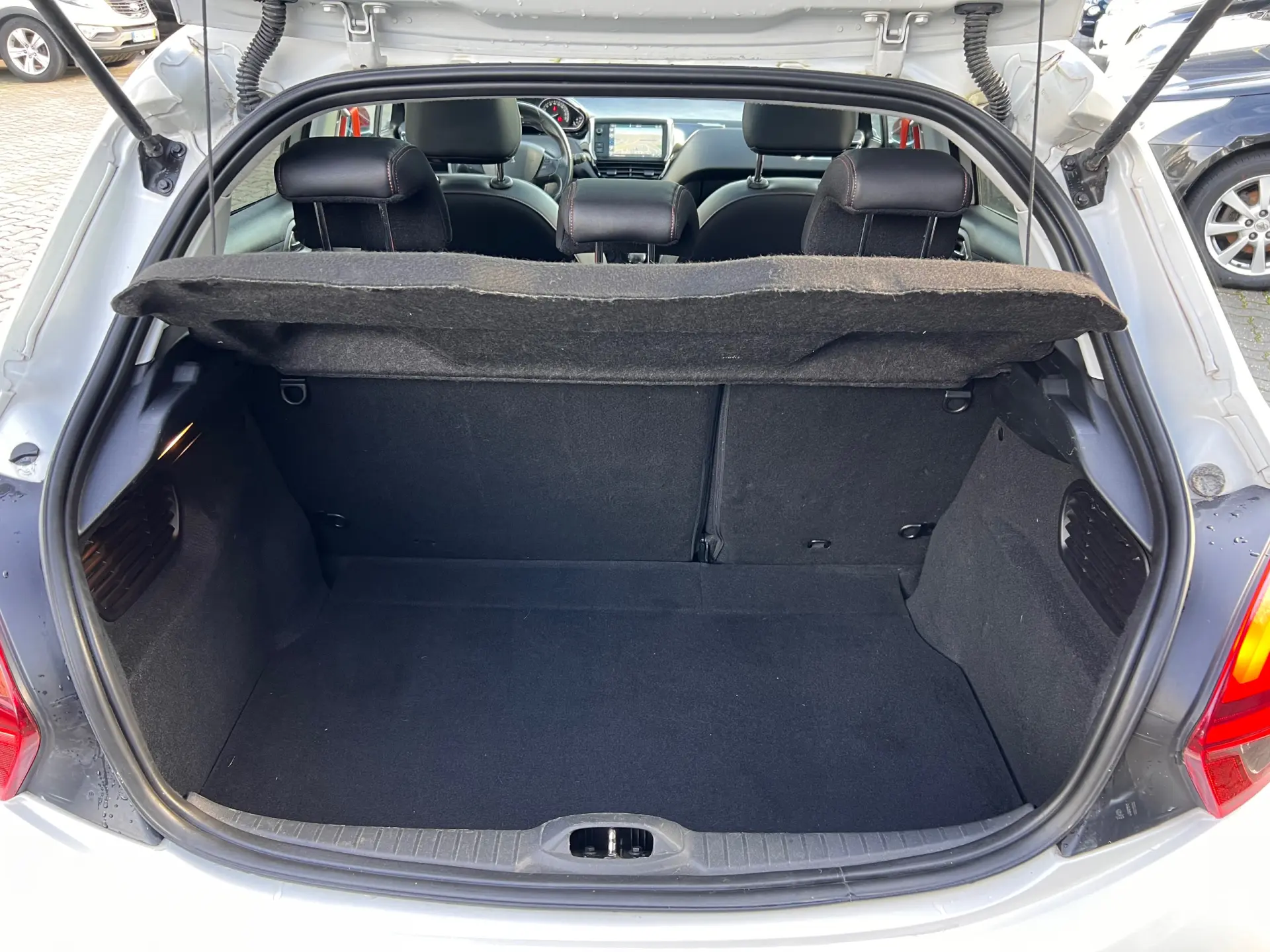 Peugeot 208 1.6 BlueHDI Roland Garros 10