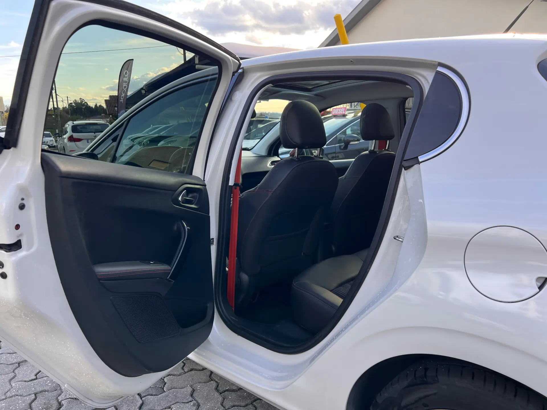 Peugeot 208 1.6 BlueHDI Roland Garros 6