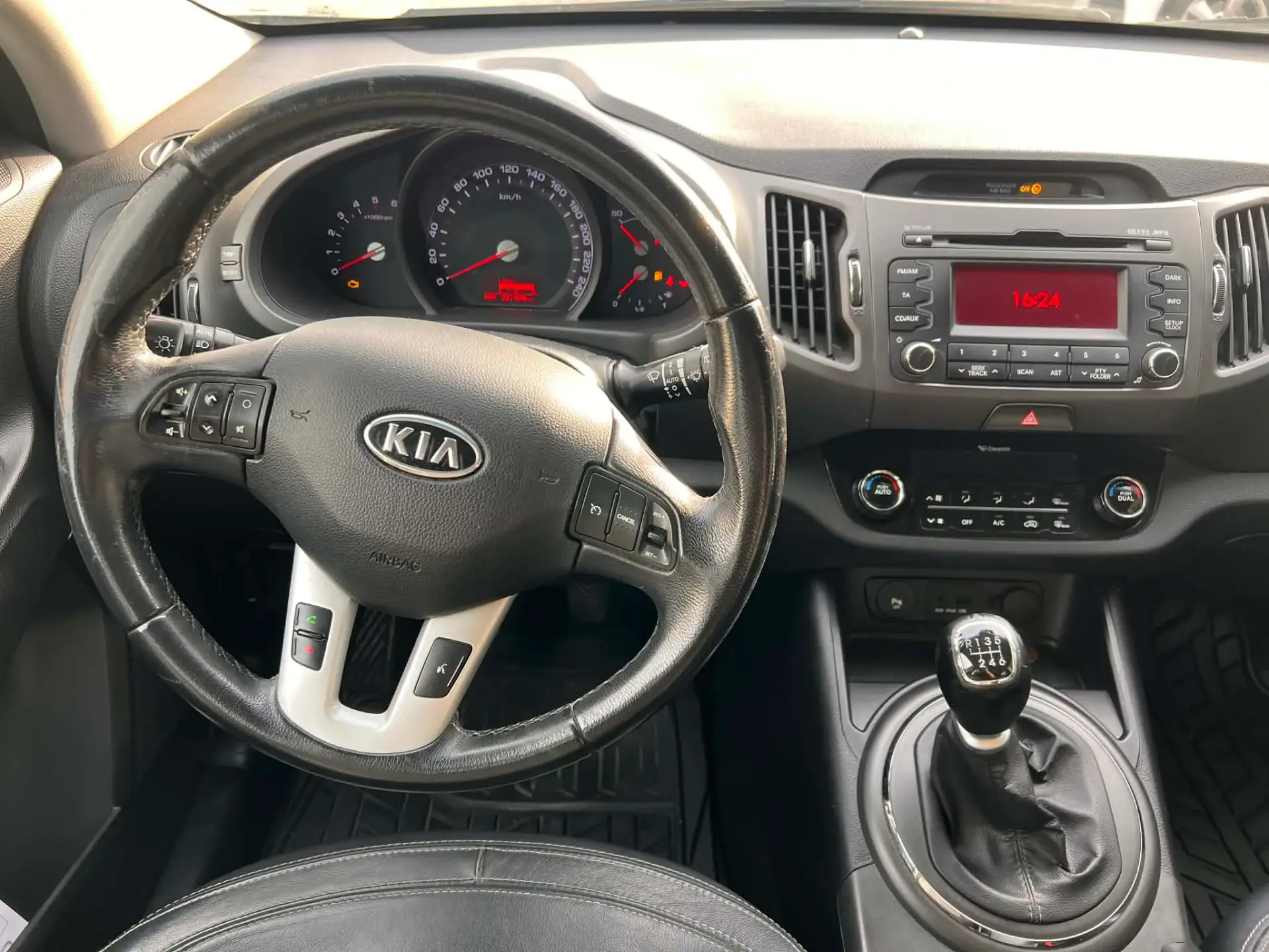 Kia Sportage 1.7 CRDi ISG EX 8