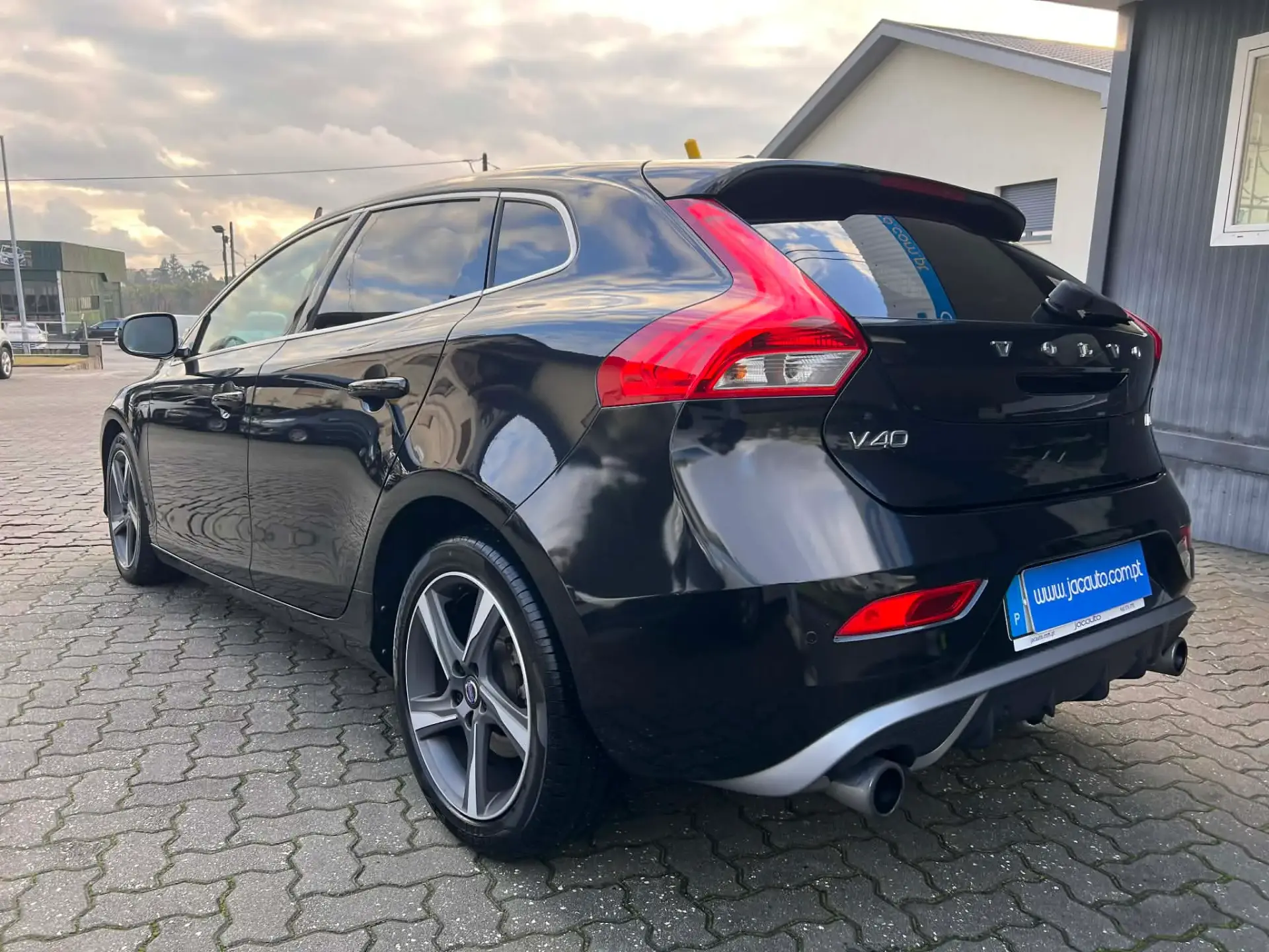 Volvo V40 2.0 D4 R-Design 3