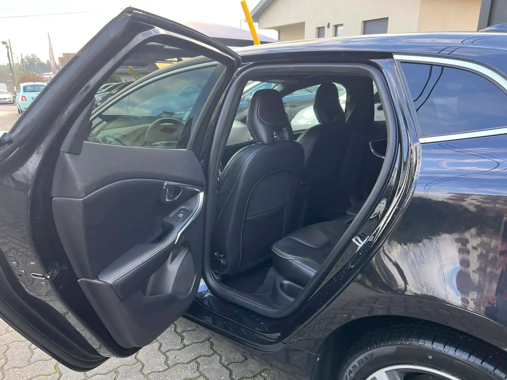 Volvo V40 2.0 D4 R-Design 6