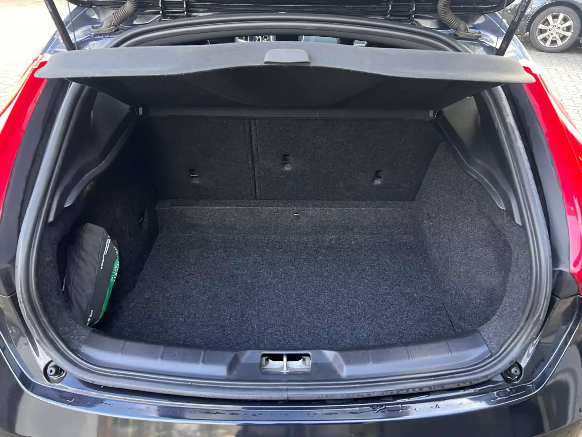 Volvo V40 2.0 D4 R-Design 10