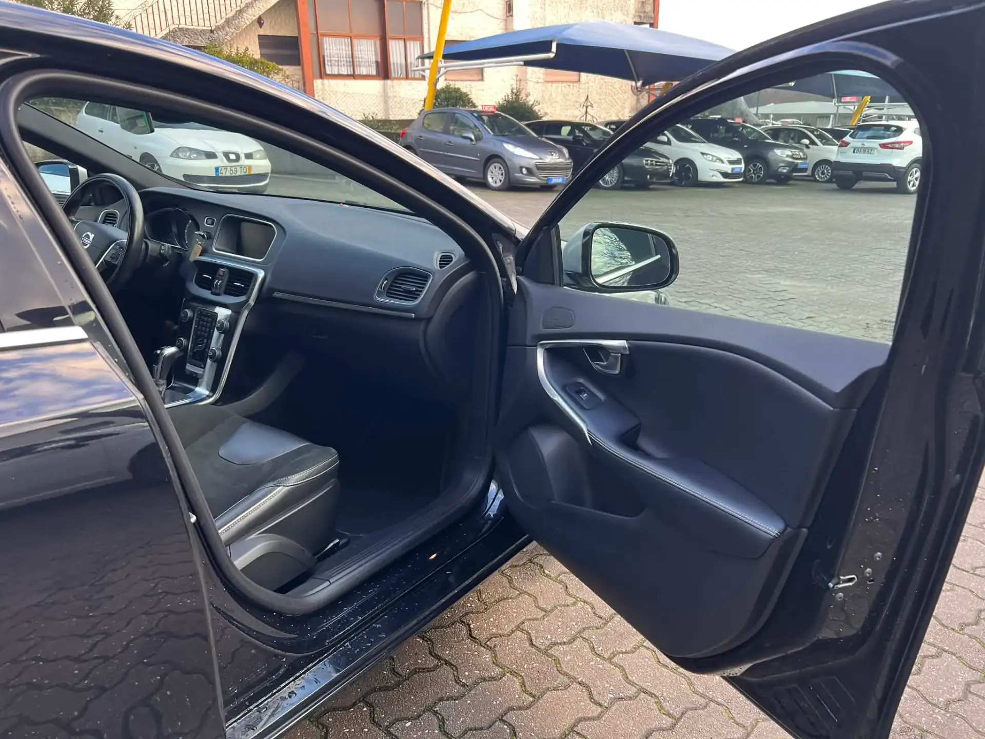 Volvo V40 2.0 D4 R-Design 12