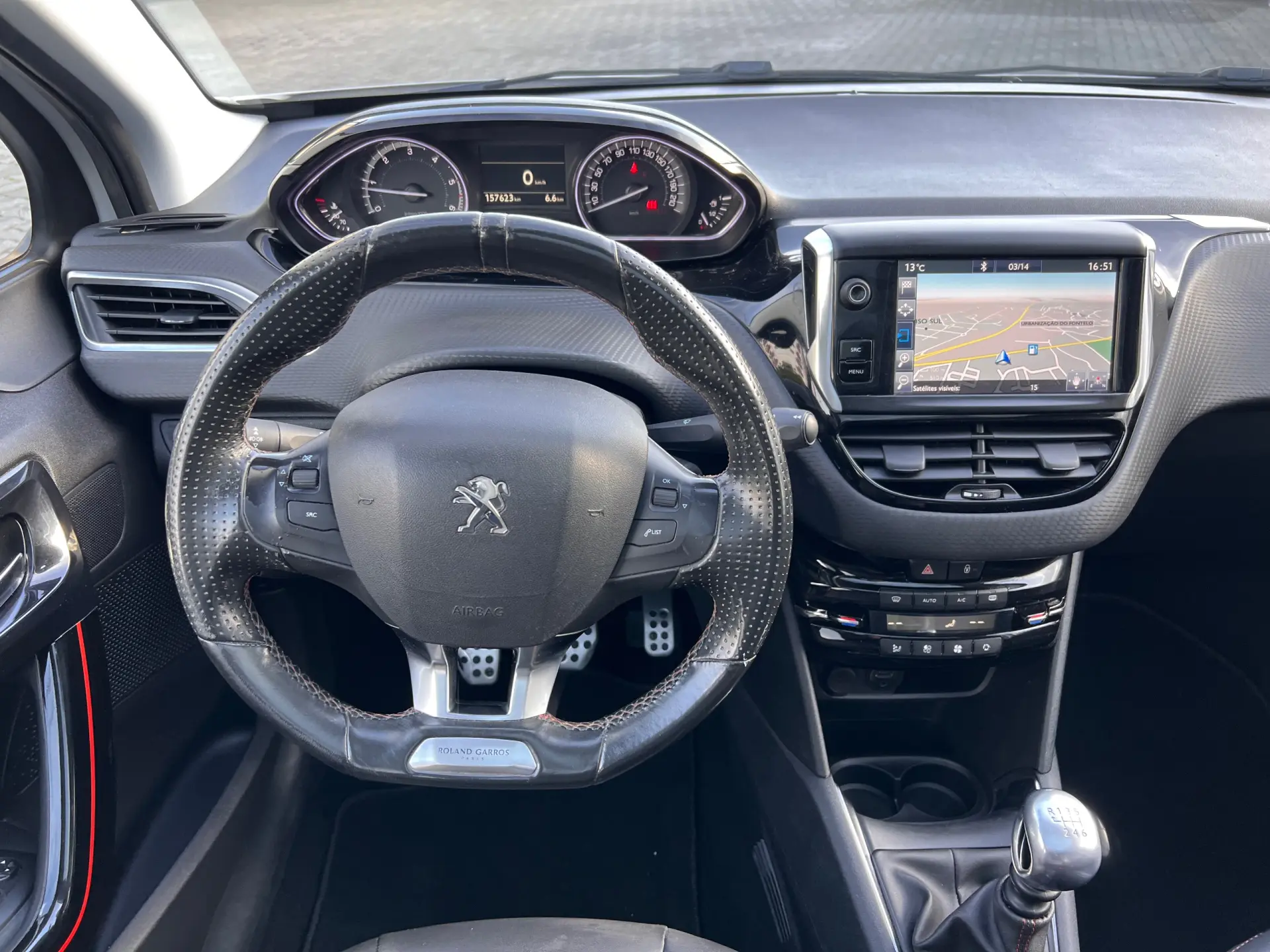 Peugeot 208 1.6 BlueHDI Roland Garros 7