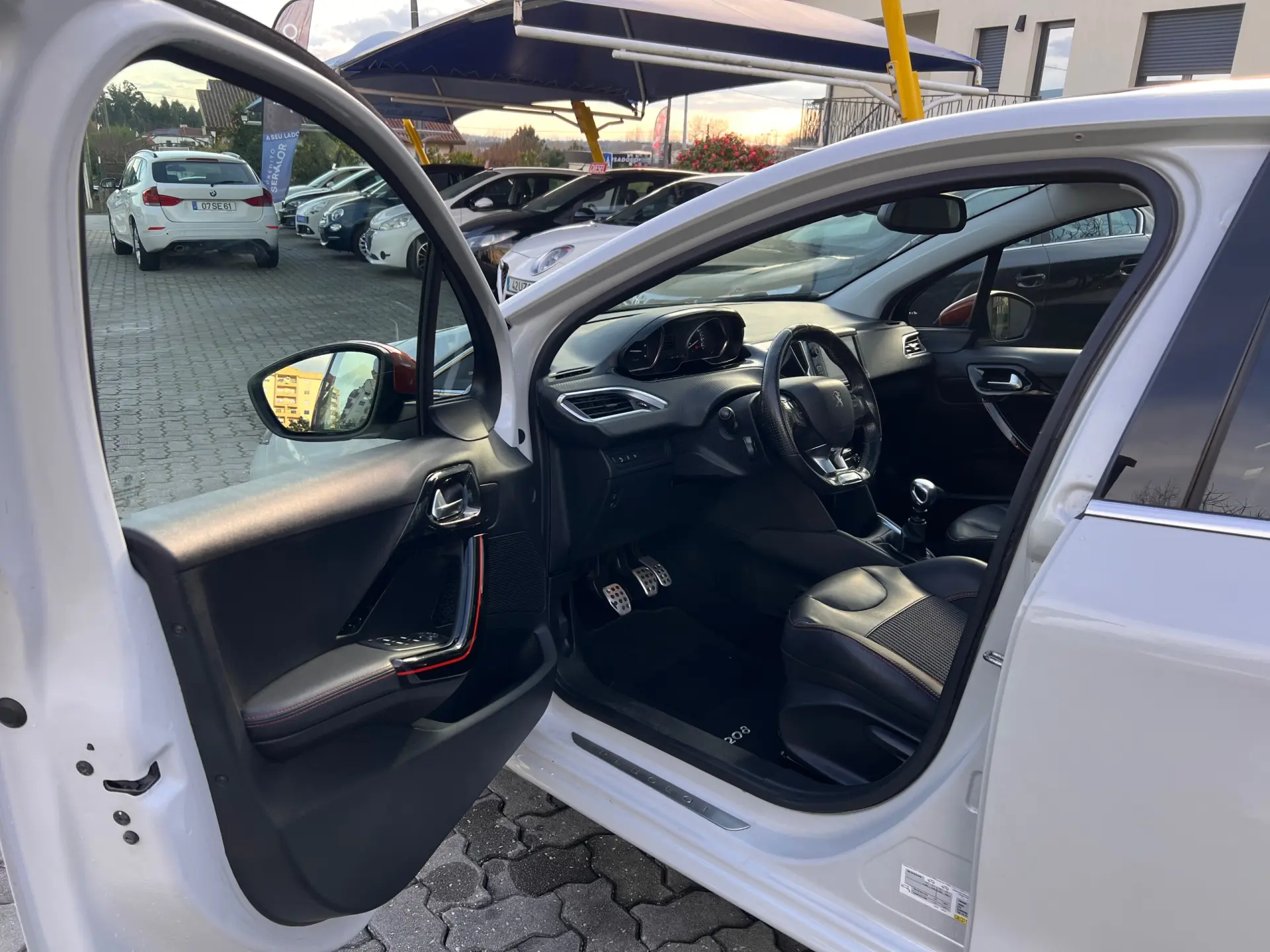 Peugeot 208 1.6 BlueHDI Roland Garros 5