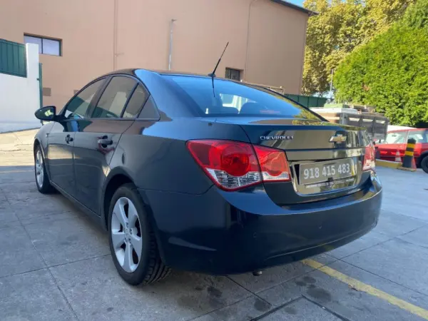 Chevrolet Cruze 1.6 LS 7