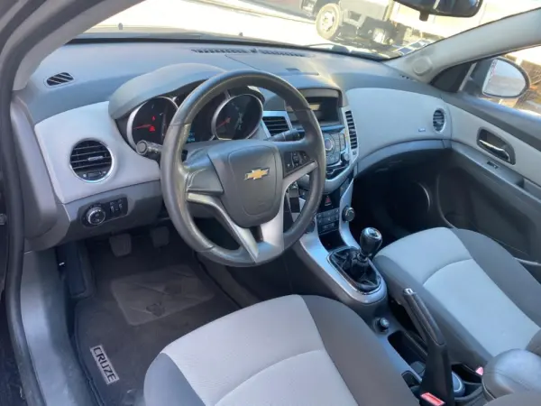 Chevrolet Cruze 1.6 LS 10