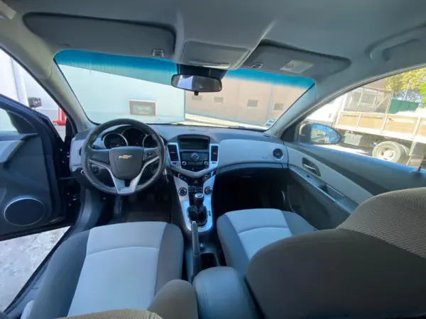 Chevrolet Cruze 1.6 LS 13