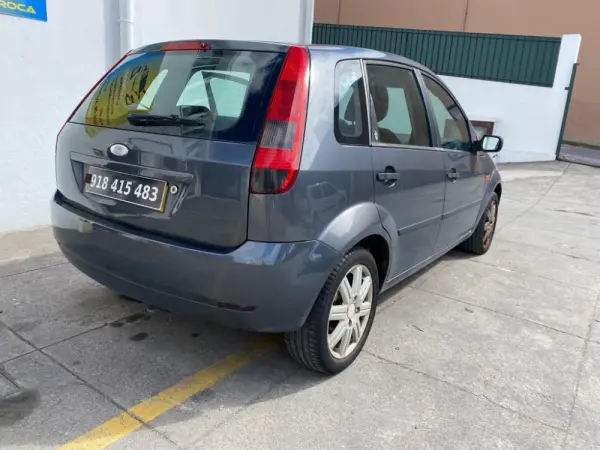 Ford Fiesta 1.25 Ghia 6