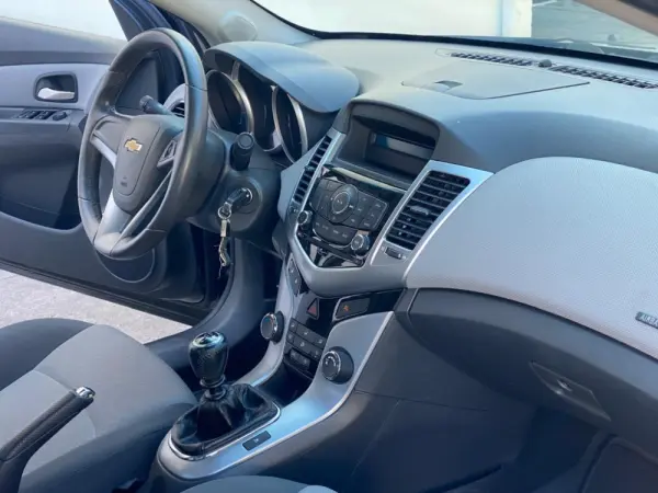 Chevrolet Cruze 1.6 LS 14
