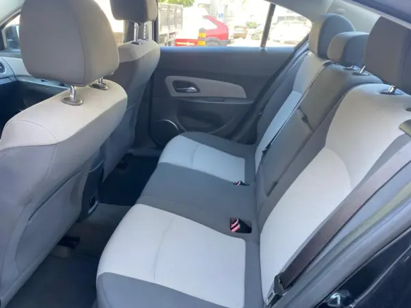 Chevrolet Cruze 1.6 LS 12