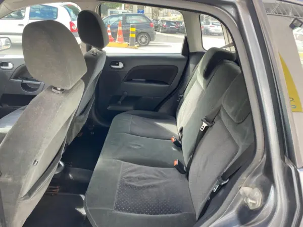 Ford Fiesta 1.25 Ghia 8