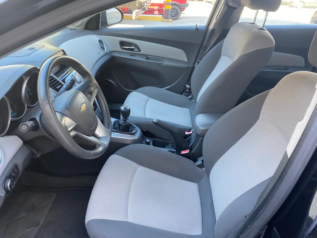 Chevrolet Cruze 1.6 LS 11