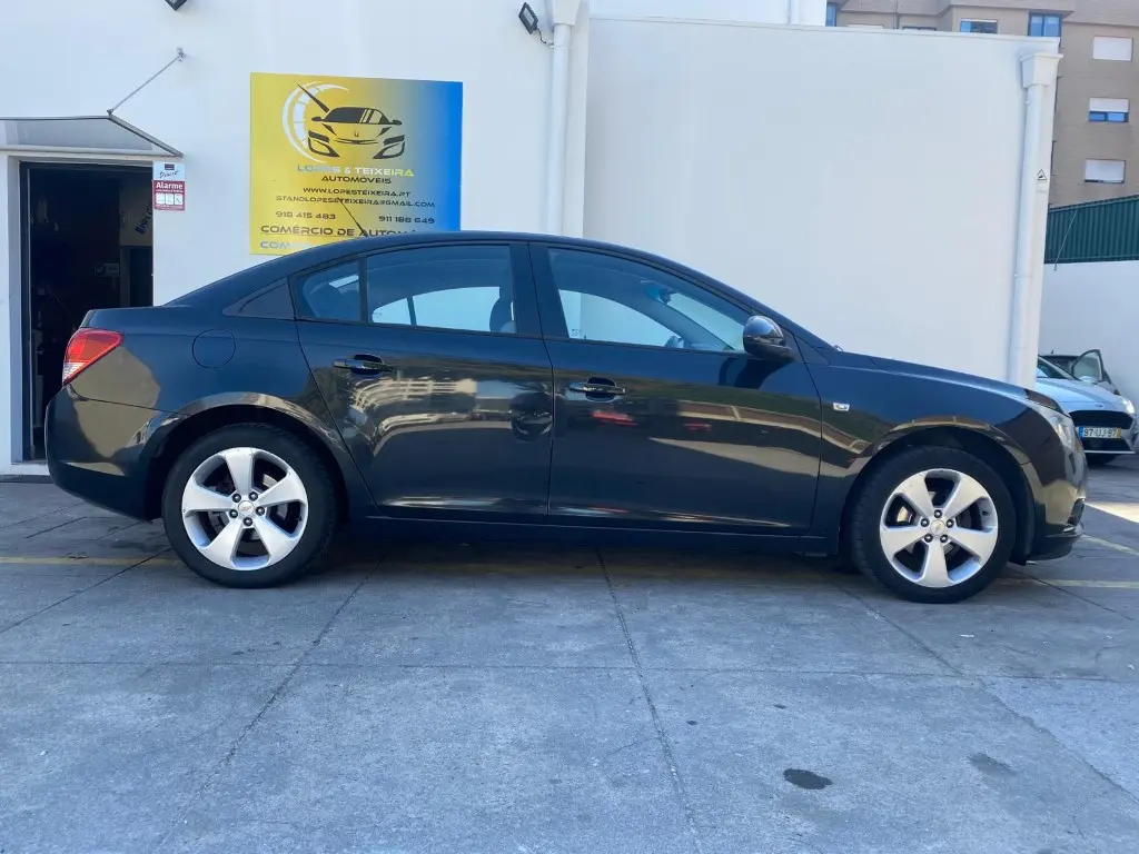 Chevrolet Cruze 1.6 LS 4