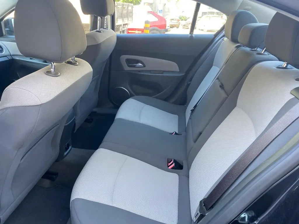 Chevrolet Cruze 1.6 LS 12
