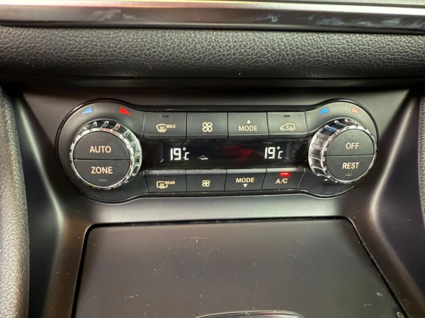 Mercedes-Benz GLA 180 180 d 8