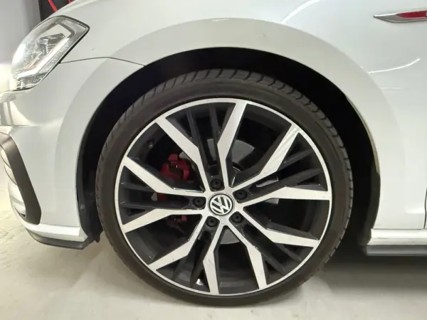Volkswagen Golf GTI (BlueMotion ) DSG 19