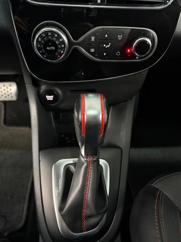Renault Clio 1.6 T RS Trophy EDC 10