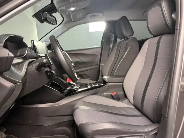 Peugeot 2008 1.5 BlueHDi Allure EAT8 13