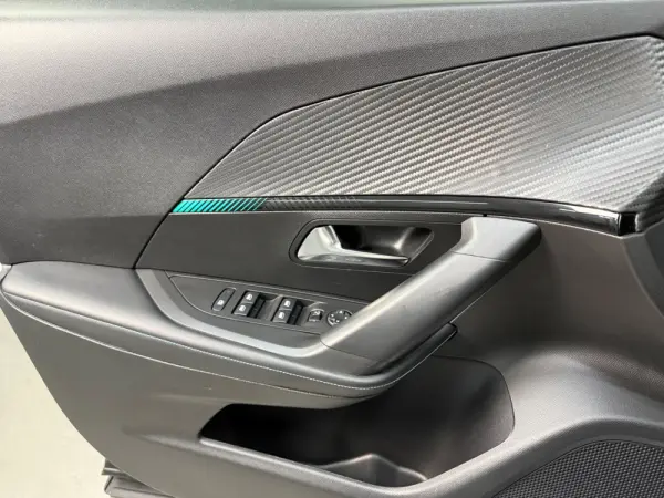 Peugeot 2008 PureTech 130 EAT8 Allure 11