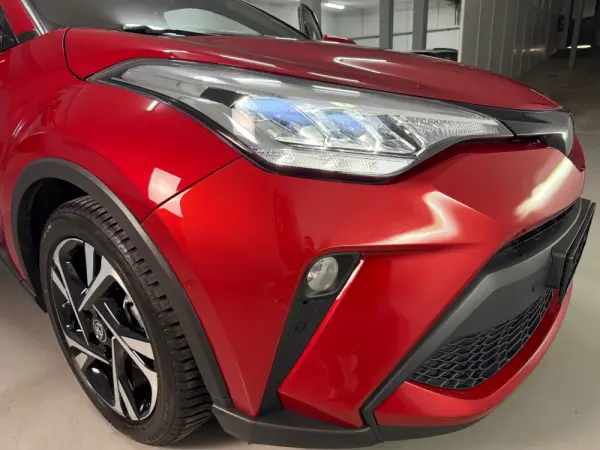 Toyota C-HR 2.0 Hybrid Square Collection 18