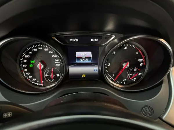 Mercedes-Benz CLA 200 d Shooting Brake AMG Line 5