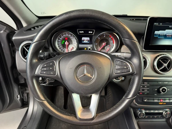 Mercedes-Benz GLA 180 180 d 5