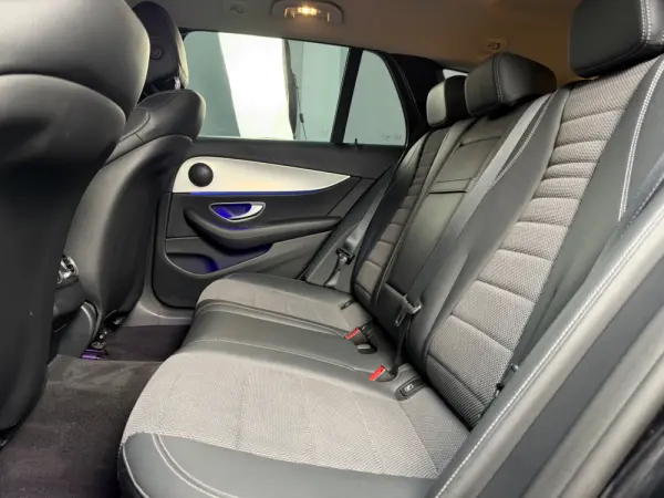 Mercedes-Benz E 300 de 4Matic 9G-TRONIC Avantgarde 17
