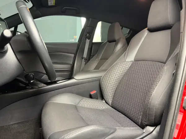 Toyota C-HR 2.0 Hybrid Square Collection 14