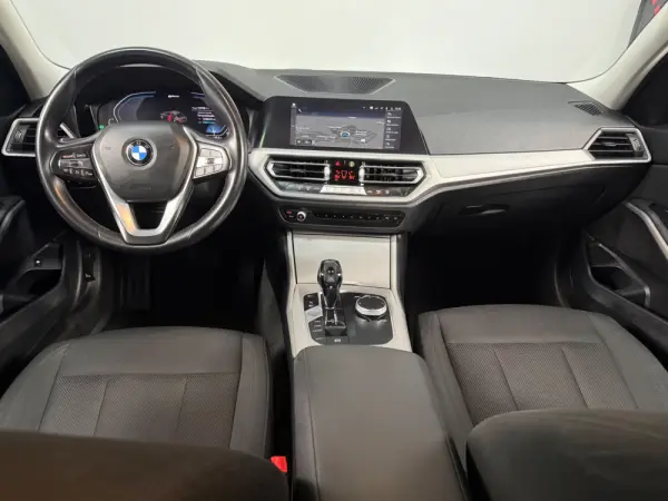 BMW 330 e iPerformance Advantage 20