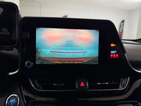 Toyota C-HR 2.0 Hybrid Square Collection 8