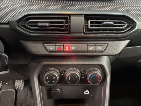 Dacia Sandero 1.0 SCe Essential 8