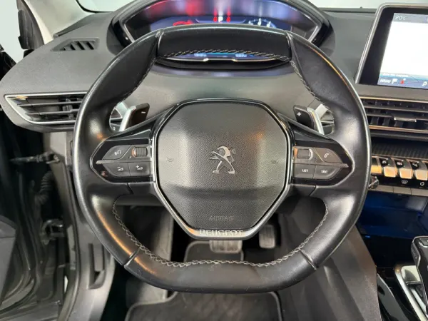 Peugeot 3008 1.2 PureTech Allure EAT8 6