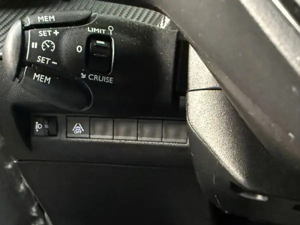 Peugeot 2008 1.5 BlueHDi Allure EAT8 9