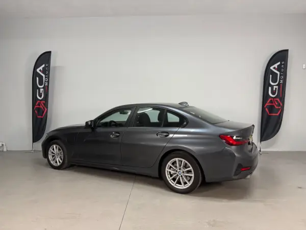 BMW 330 e iPerformance Advantage 4