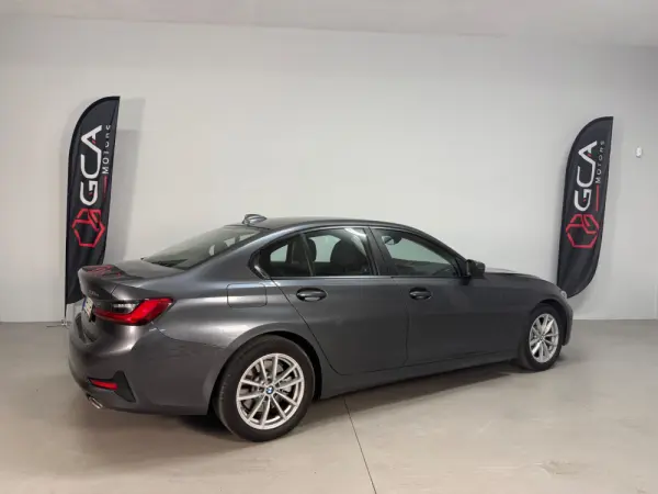 BMW 330 e iPerformance Advantage 3