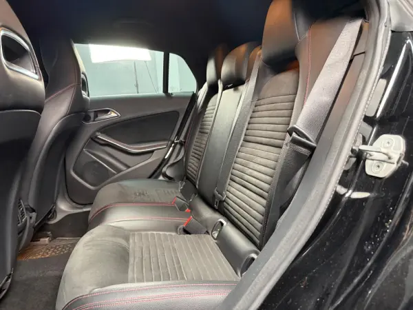 Mercedes-Benz CLA 200 d Shooting Brake AMG Line 15