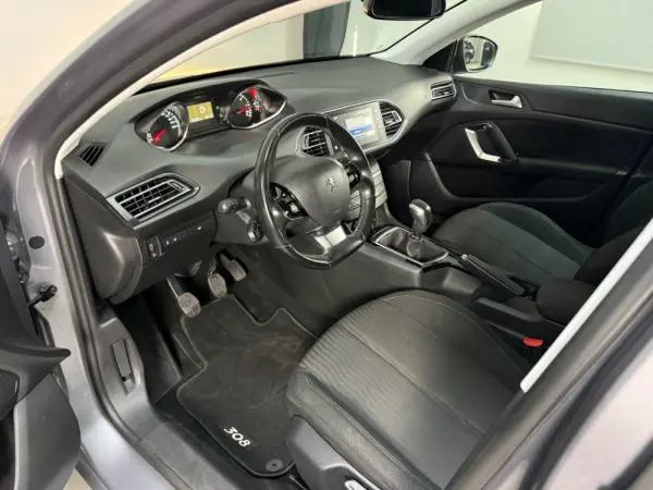 Peugeot 308 SW 1.6 BlueHDi Allure 12