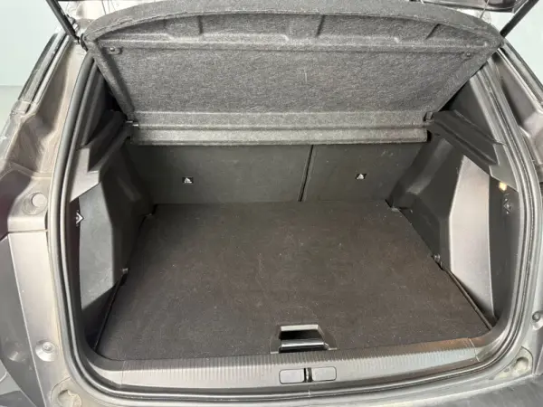 Peugeot 2008 1.5 BlueHDi Allure EAT8 16