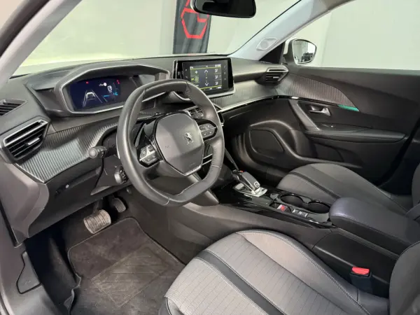 Peugeot 2008 PureTech 130 EAT8 Allure 12