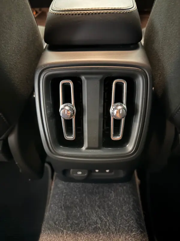 Volvo XC 40 P8 AWD Recharge RDesign 18