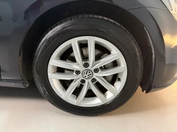 Volkswagen Golf 1.6 TDI Highline DSG 19