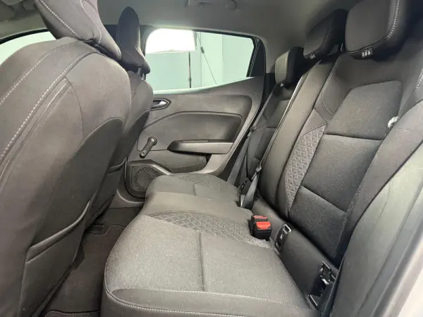 Renault Clio Outro 18