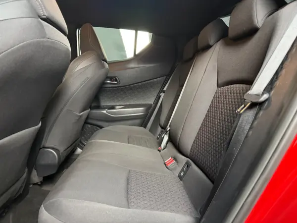 Toyota C-HR 2.0 Hybrid Square Collection 15
